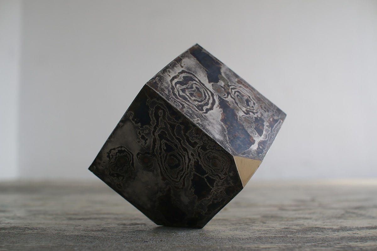 Uncovered Cube #29|作品-Uncovered Cube-|金属彫刻作家まだらまんじ 