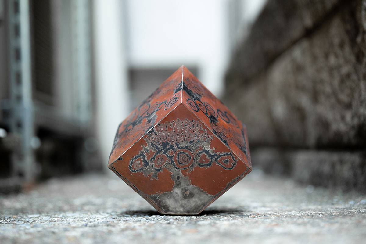 Uncovered Cube #60|作品-Uncovered Cube-|金属彫刻作家まだらまんじ